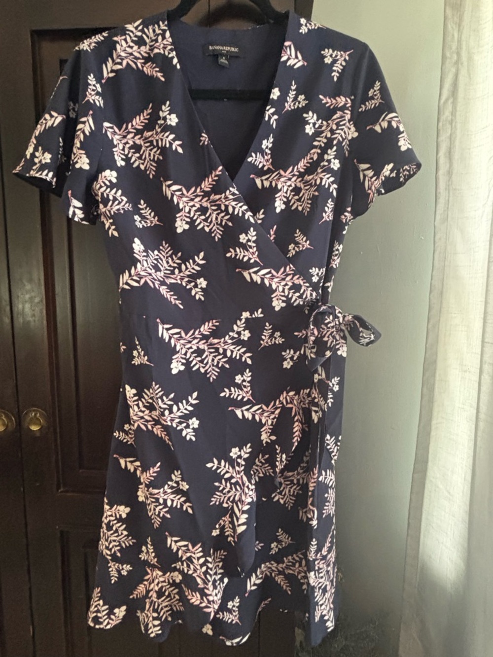 Banana Republic Navy Wrap Dress with Blush Leaf Print Size 4  Shower Grad Office